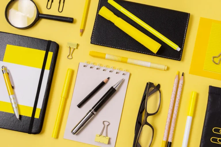 100 objetos de escritório em inglês com tradução.